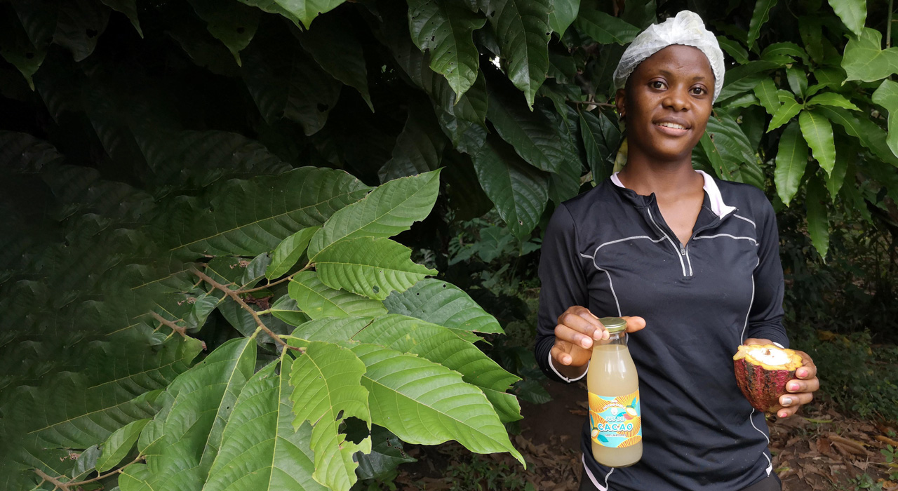 Jus BiObala cacao Emmilie, productrice, Cameroun 2019